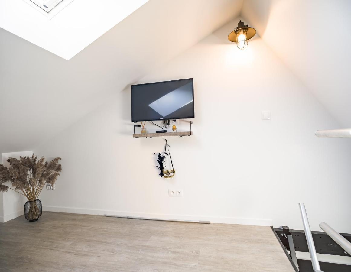 Апартаменты Loft Avec Jardin Et Parking Prive Труа Экстерьер фото